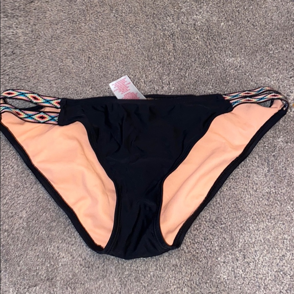 Black bottoms